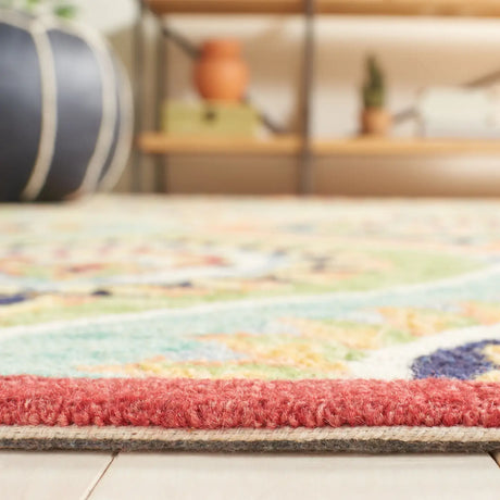 Safavieh Heritage 4'-0" x 6'-0" Rug in Green / Rust