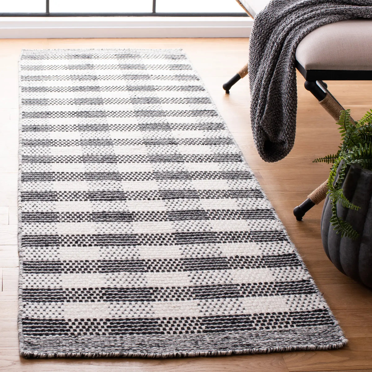 Safavieh Striped Kilim 2'-3" x 8'-0" Rug in Black / Ivory