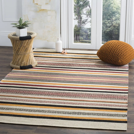 Safavieh Montauk 4'-0" x 6'-0" Rug in Red / Multi