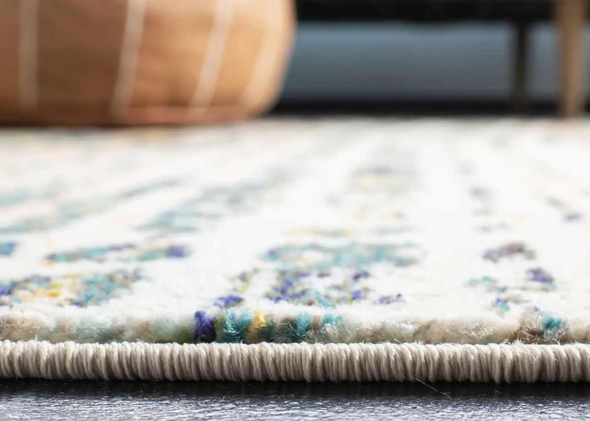 Safavieh Madison 4'-0" x 6'-0" Rug in Beige / Navy