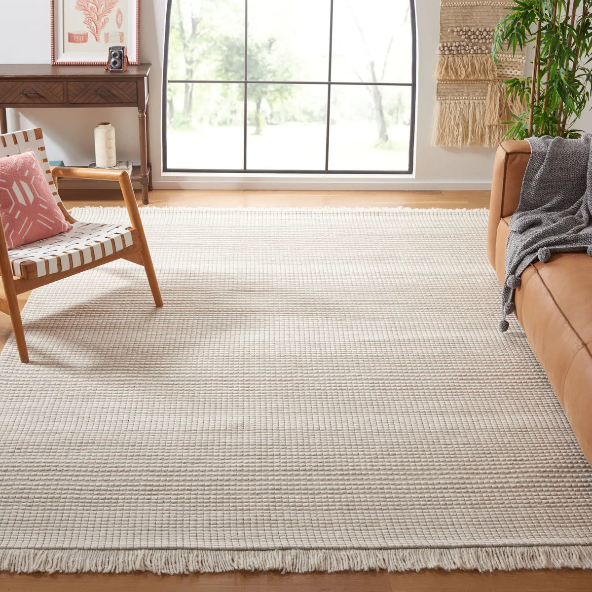 Safavieh Marbella 6'-0" x 9'-0" Rug in Ivory / Beige