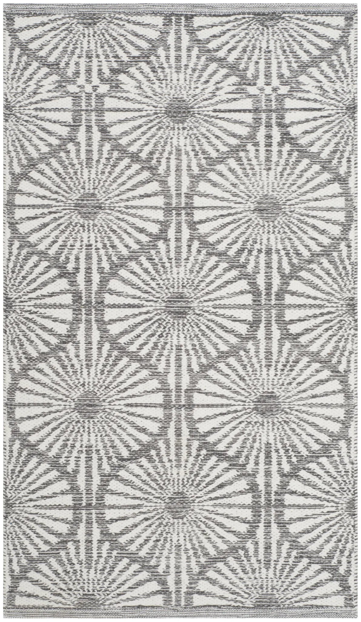 Safavieh Montauk 2'-3" x 3'-9" Rug in Charcoal / Ivory