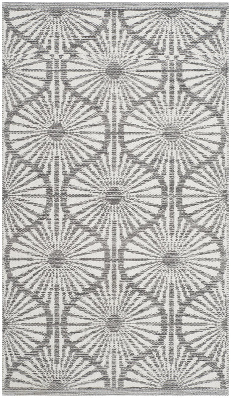 Safavieh Montauk 2'-3" x 3'-9" Rug in Charcoal / Ivory