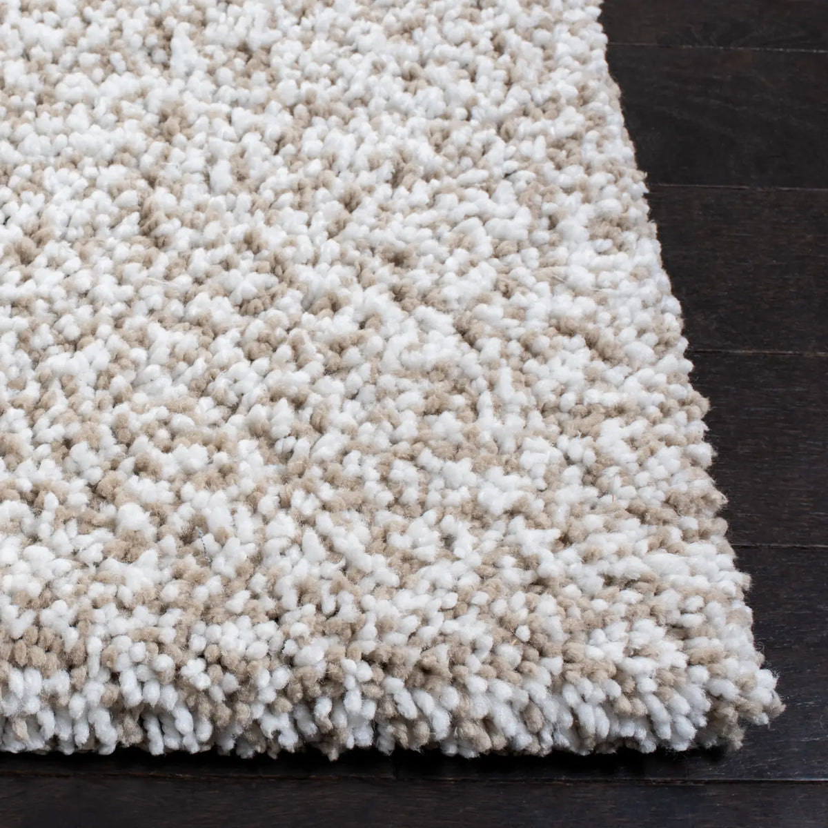 Safavieh Ultimate Shag 4'-0" x 6'-0" Rug in Sand / Ivory