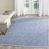 Safavieh Montauk 5'-0" x 7'-0" Rug in Blue / Ivory