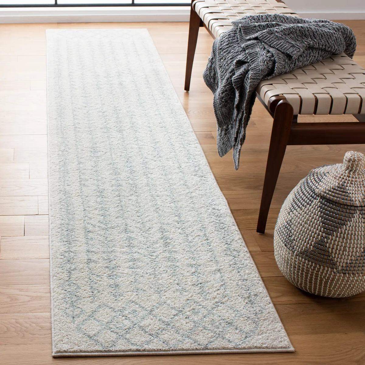Safavieh Tulum 2'-0" x 9'-0" Rug in Ivory / Light Grey