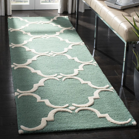 Safavieh Cambridge 2'-6" x 6'-0" Rug in Teal / Ivory