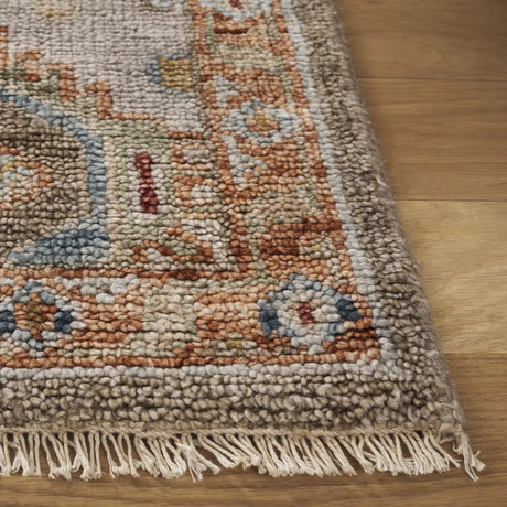 Safavieh Samarkand 6'-0" x 9'-0" Rug in Beige / Gold