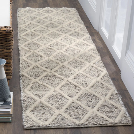 Safavieh Natura 2'-3" x 8'-0" Rug in Ivory / Stone