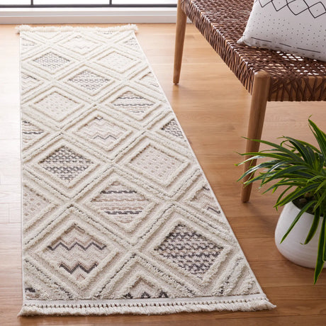 Safavieh Urban 2'-2" x 8'-0" Rug in Grey / Ivory