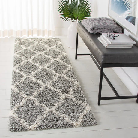 Safavieh Sgd-Dallas Shag 2'-3" x 10'-0" Rug in Grey / Ivory