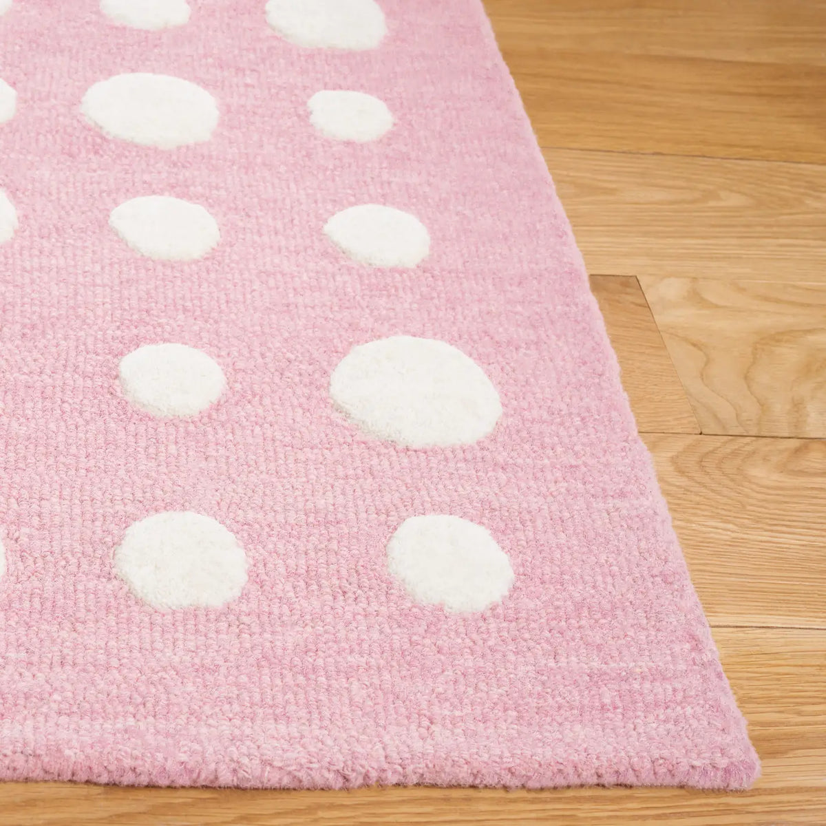 Safavieh Safavieh Kids 4'-0" x 6'-0" Rug in Pink / Ivory