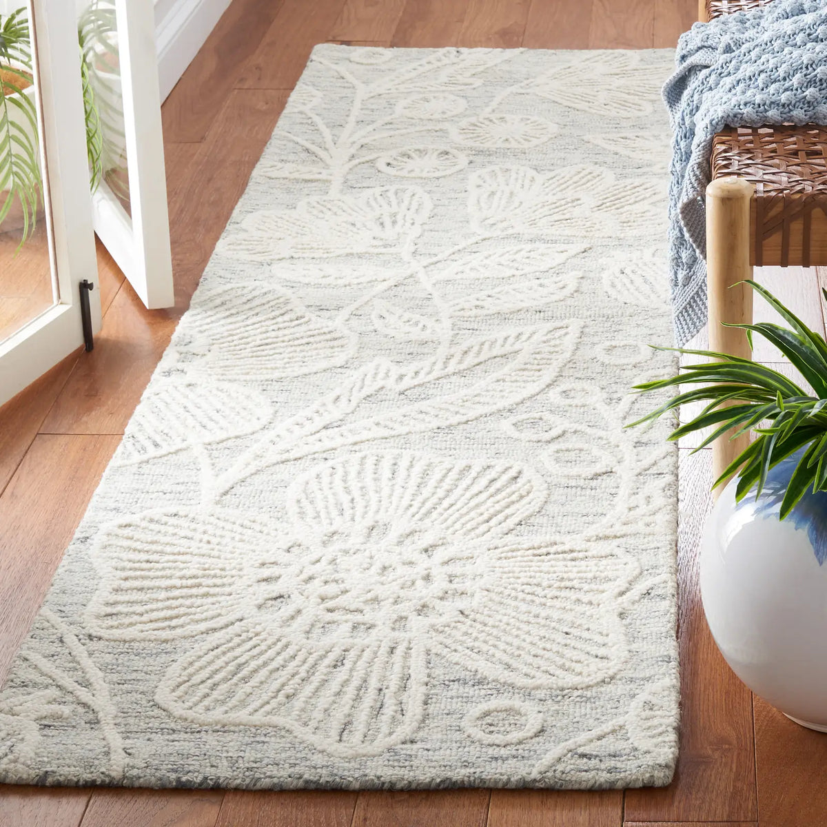 Safavieh Jardin 2'-3" x 8'-0" Rug in Grey / Ivory