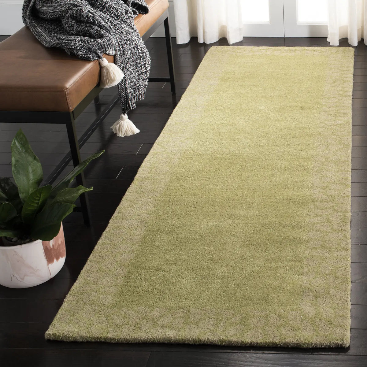 Safavieh Soho 2'-6" x 8'-0" Rug in Green / Light Green