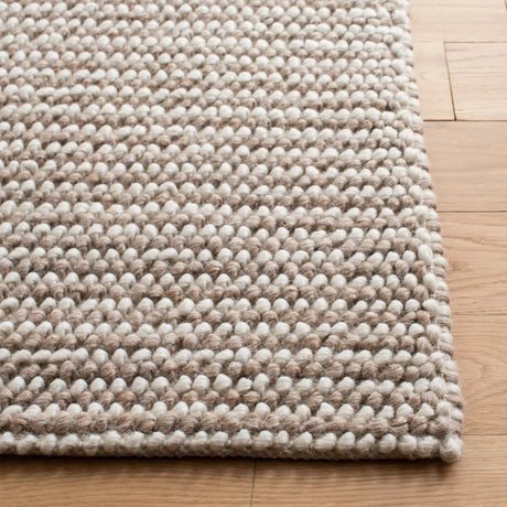 Safavieh Natura 4'-0" x 6'-0" Rug in Beige / Ivory