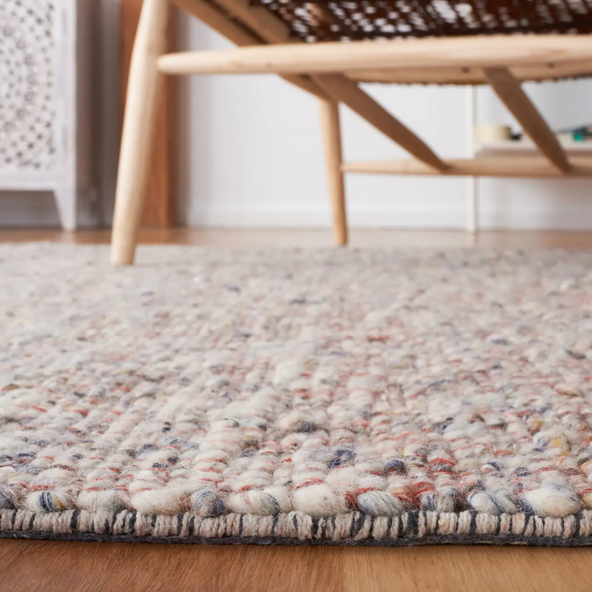 Safavieh Vermont 4'-0" x 6'-0" Rug in Grey / Rust