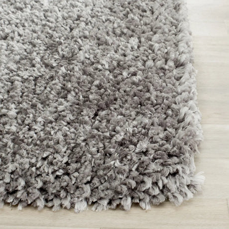 Safavieh Shag 2'-3" x 7'-0" Rug in Silver