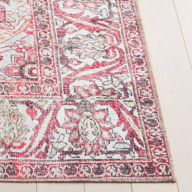 Safavieh Vintage Serapi 600 5'-1" x 7'-6" Rug in Red / Light Green