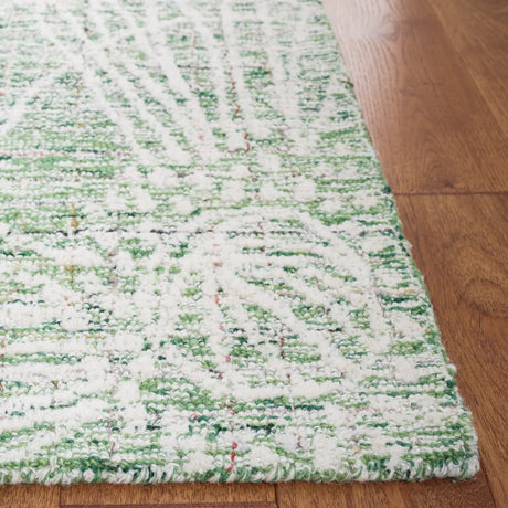 Safavieh Metro 4'-0" x 6'-0" Rug in Green / Ivory