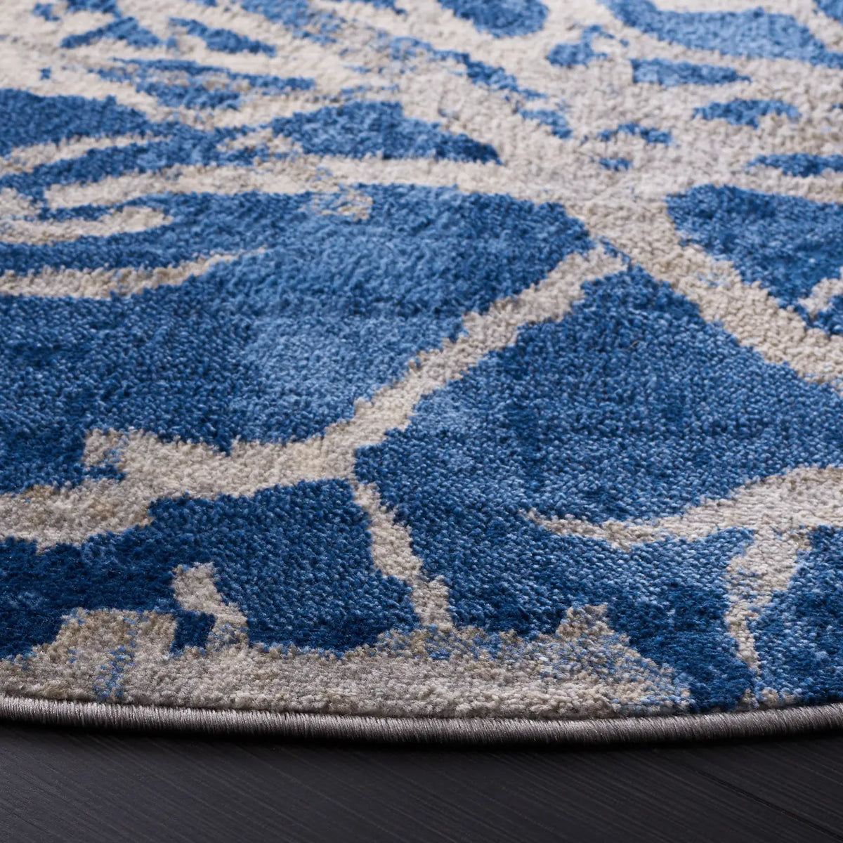 Safavieh Jasper 100 6'-7" x 6'-7" Rug in Navy / Ivory