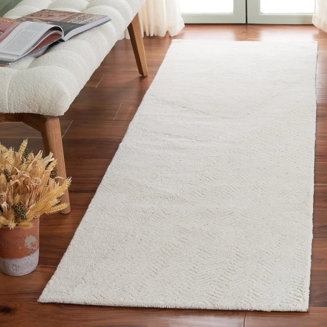 Safavieh Pine 2'-3" x 8'-0" Rug in Ivory