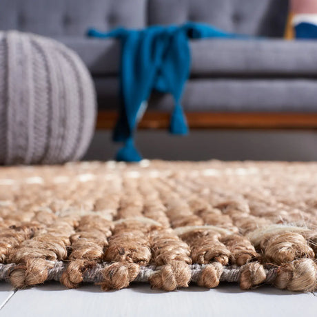 Safavieh Natural Fiber 4'-0" x 6'-0" Rug in Natural / Ivory