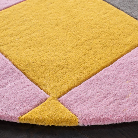 Safavieh Fifth Avenue 7'-0" x 7'-0" Rug in Pink / Multi