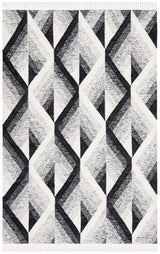Safavieh Kilim 4'-0" x 6'-0" Rug in Ivory / Black