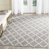 Safavieh Montauk 5'-0" x 7'-0" Rug in Grey / Ivory