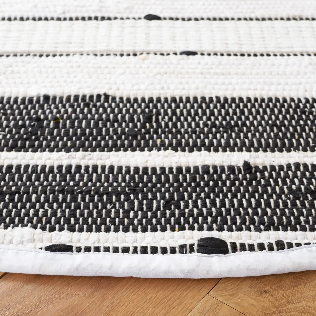 Safavieh Striped Kilim 6'-0" x 6'-0" Rug in Black / Ivory
