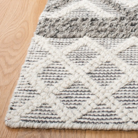 Safavieh Vermont 4'-0" x 6'-0" Rug in Ivory / Dark Grey