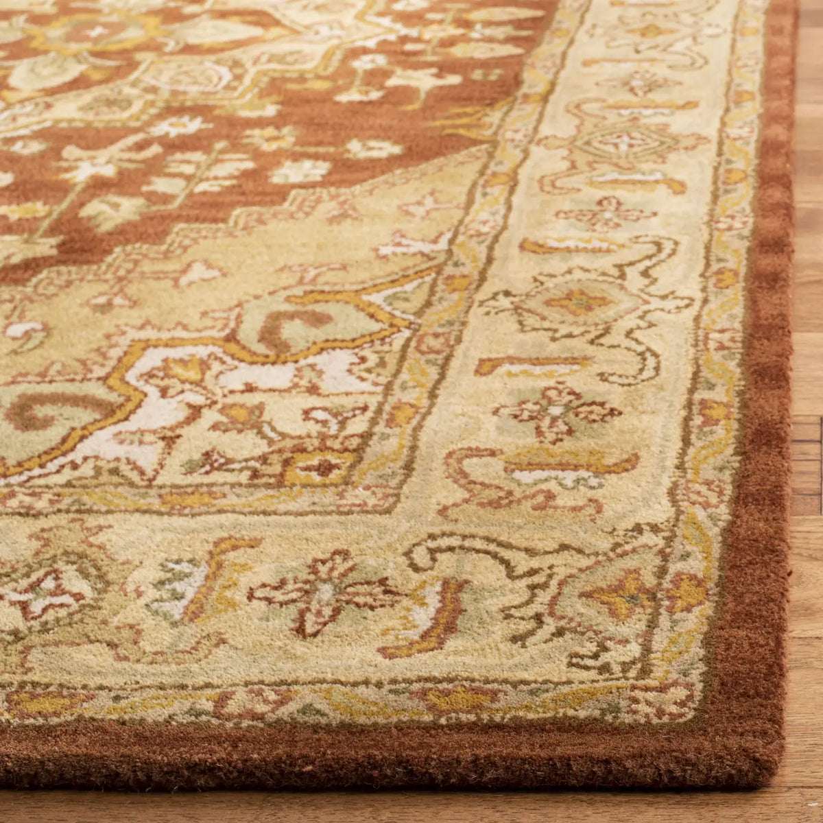 Safavieh Heritage 4'-0" x 6'-0" Rug in Rust / Gold