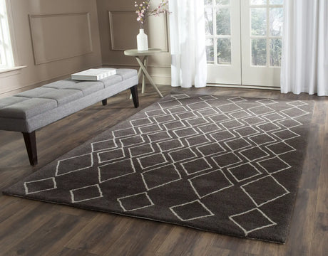 Safavieh Soho 3'-6" x 5'-6" Rug in Ivory / Dark Grey