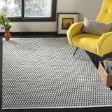 Safavieh Montauk 4'-0" x 6'-0" Rug in Black / Ivory