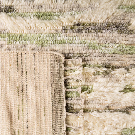 Safavieh Manhattan 4'-0" x 6'-0" Rug in Ivory / Green