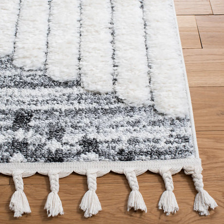 Safavieh Moroccan Tassel Shag 4'-0" x 6'-0" Rug in Grey / Ivory