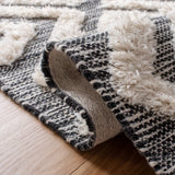 Safavieh Kenya 4'-0" x 6'-0" Rug in Black / Ivory