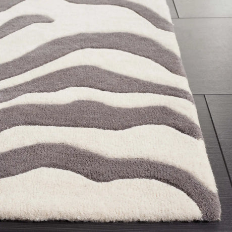 Safavieh Soho 4'-0" x 6'-0" Rug in Ivory / Grey