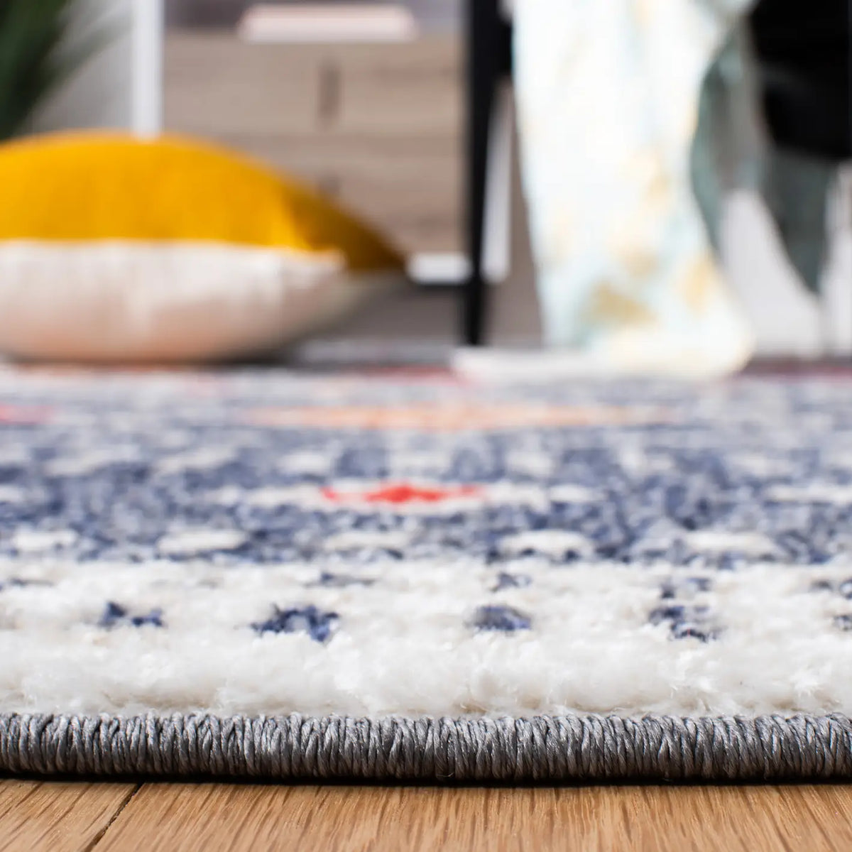 Safavieh Adirondack 4'-0" x 6'-0" Rug in Grey / Ivory