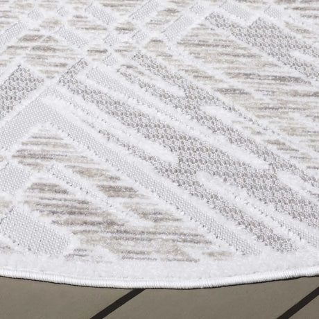 Safavieh Stella 6'-7" x 6'-7" Rug in Ivory / Beige