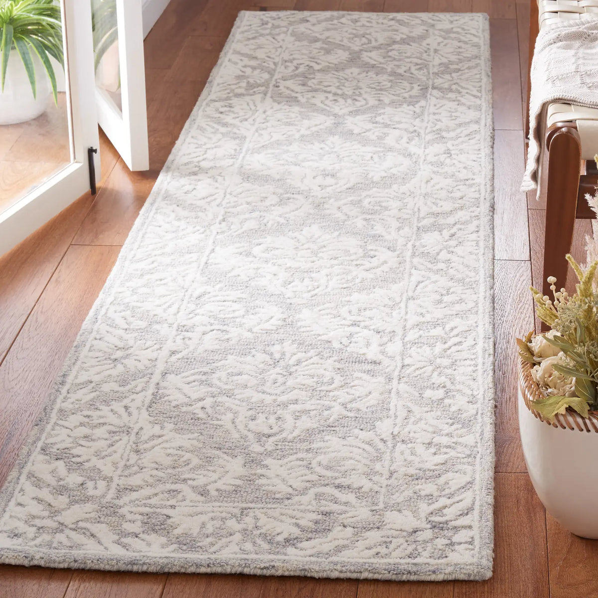 Safavieh Metro 2'-3" x 9'-0" Rug in Dark Grey / Ivory