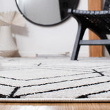 Safavieh Adirondack 4'-0" x 6'-0" Rug in Ivory / Black