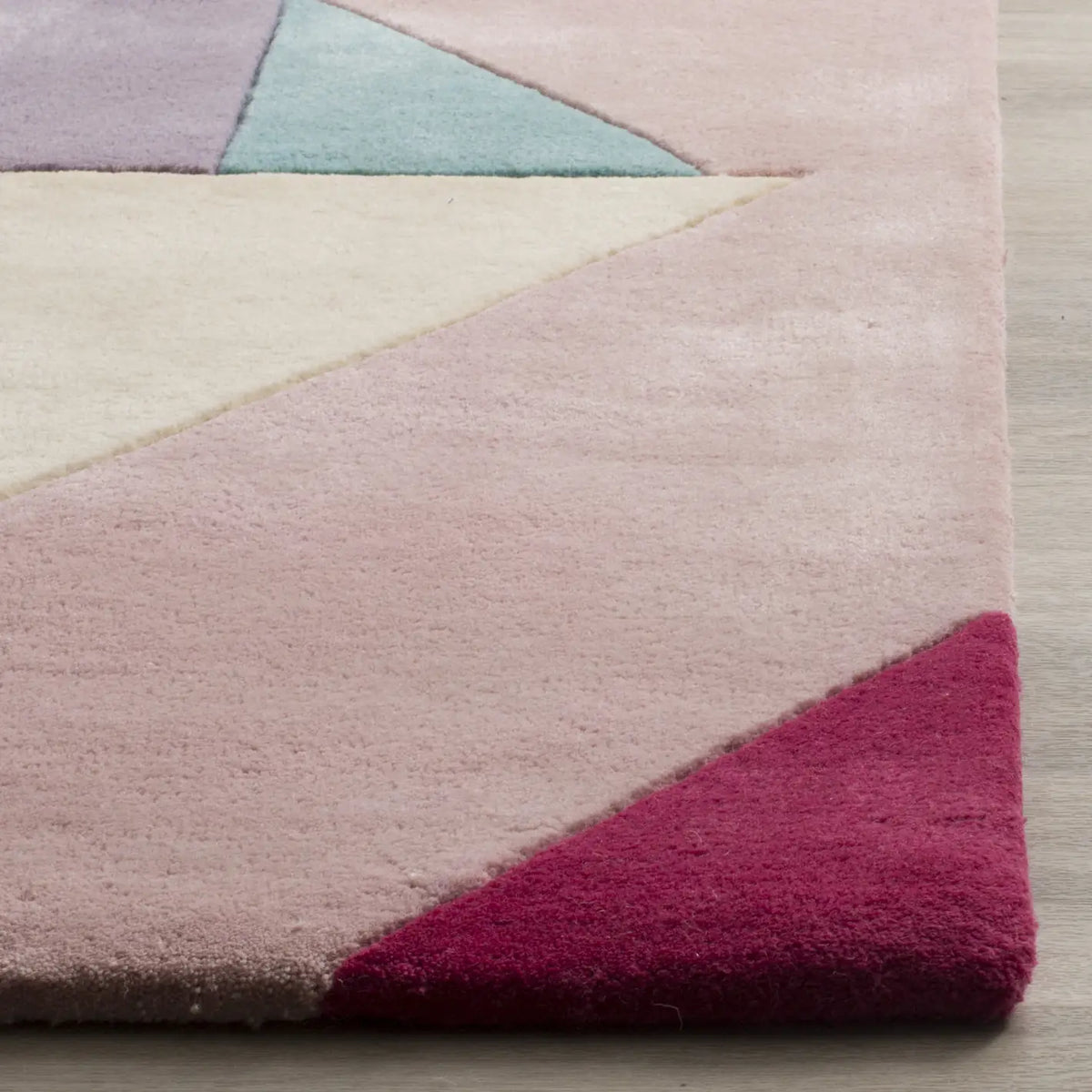 Safavieh Fifth Avenue 5'-0" x 8'-0" Rug in Pink / Multi