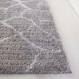Safavieh Tahoe Shag 4'-0" x 6'-0" Rug in Grey / Ivory