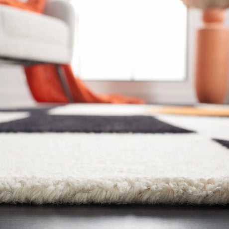 Safavieh Rodeo Drive 4'-0" x 6'-0" Rug in Rust / Black