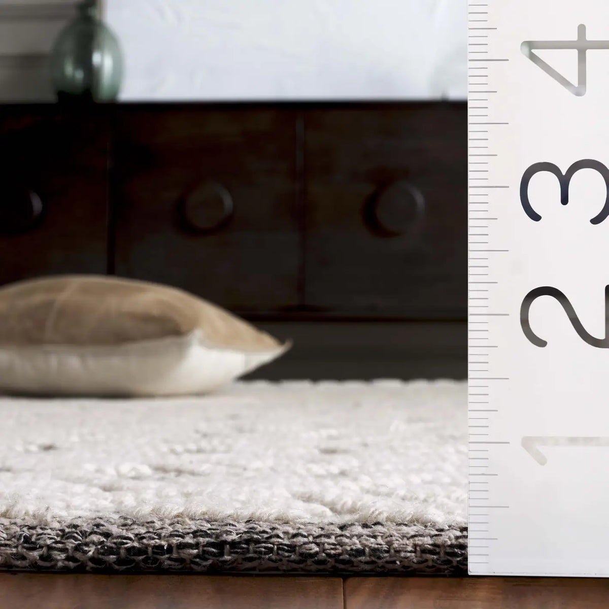 Safavieh Vermont 4'-0" x 6'-0" Rug in Ivory / Grey