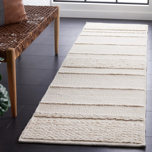 Safavieh Natura 2'-3" x 8'-0" Rug in Ivory
