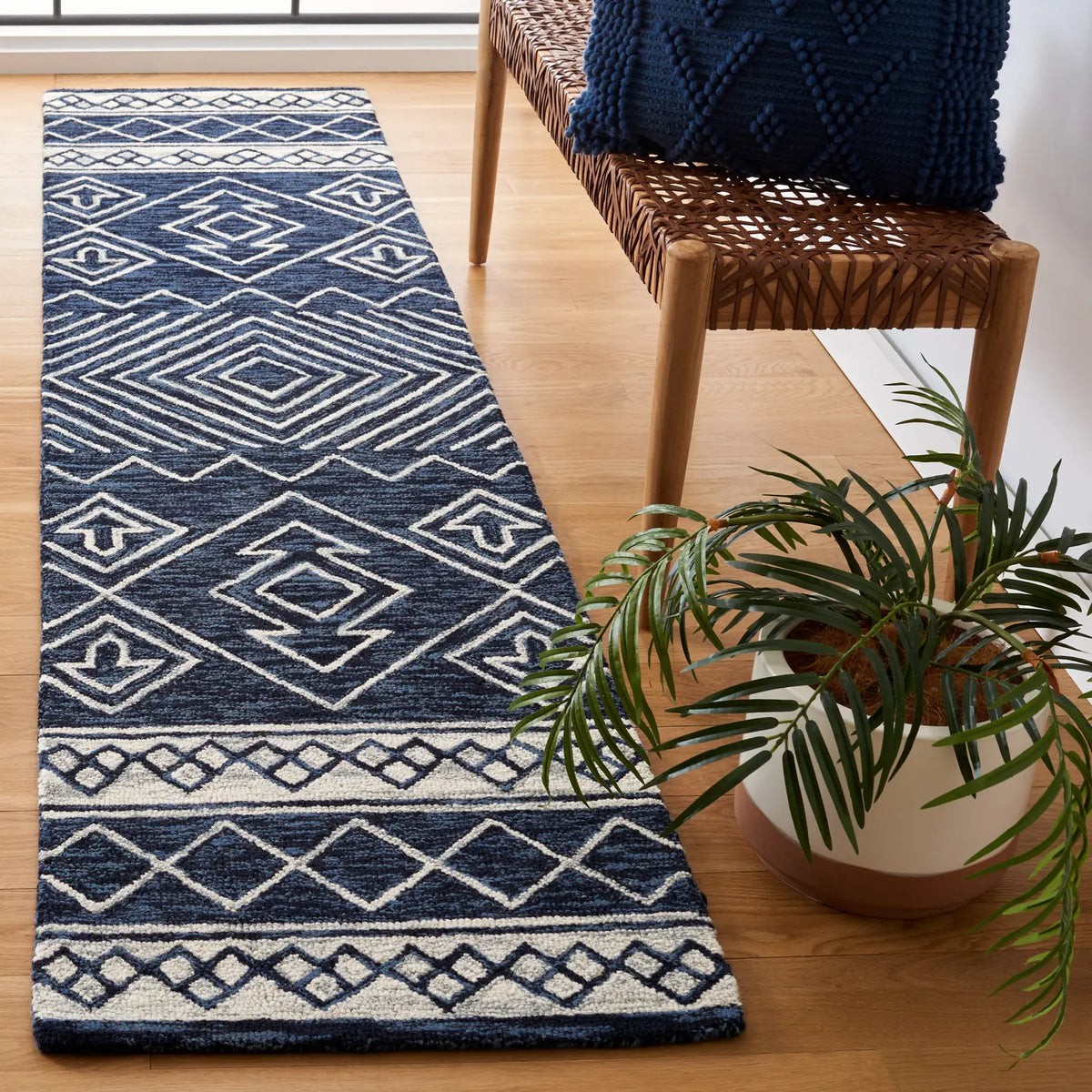 Safavieh Metro 2'-0" x 9'-0" Rug in Navy / Ivory