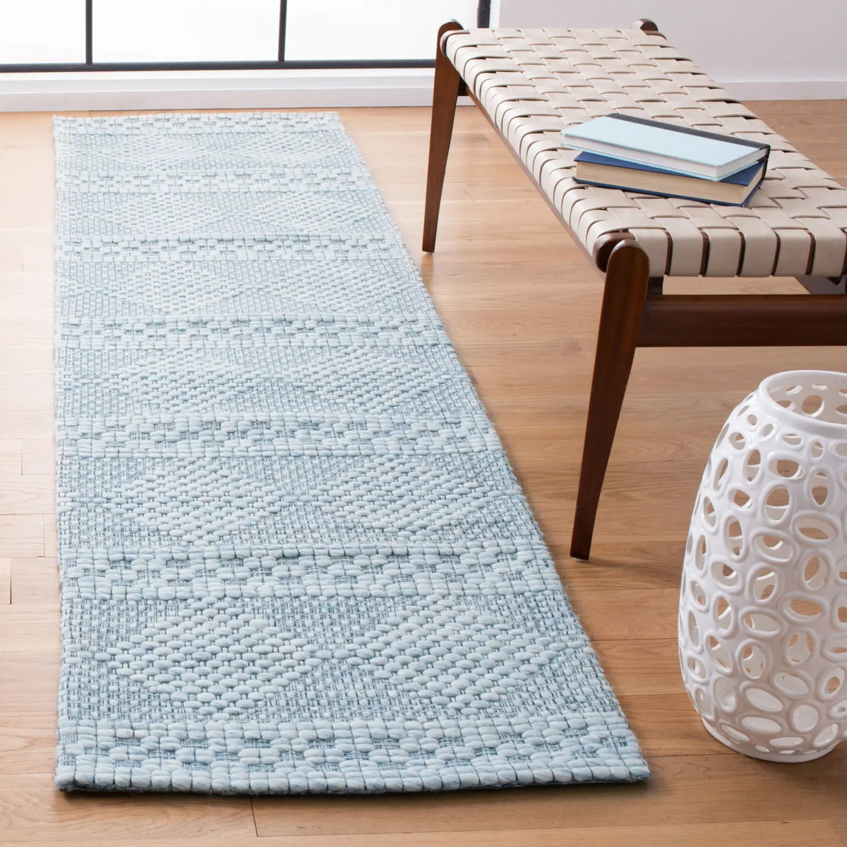 Safavieh Marbella 2'-3" x 9'-0" Rug in Blue