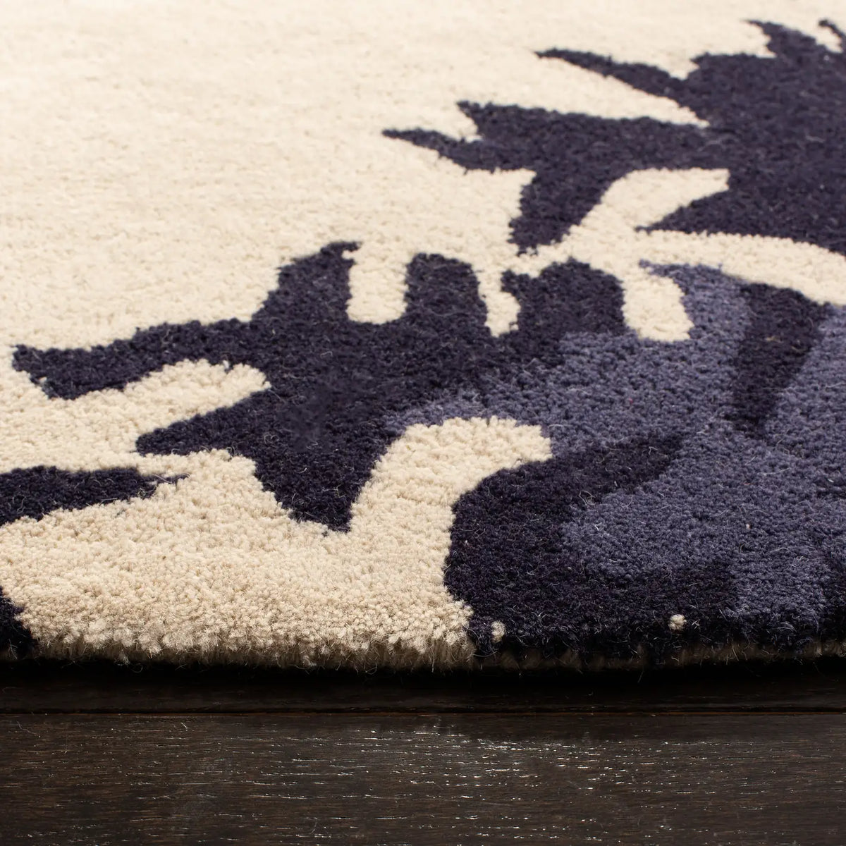Safavieh Soho 6'-0" x 6'-0" Rug in Beige / Purple